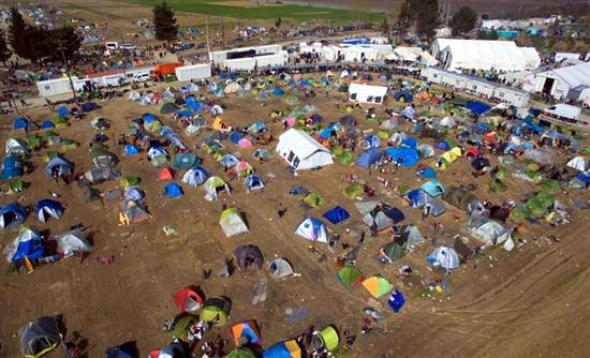 Ειδομένη: Ένταση μεταξύ προσφύγων και χρήση χημικών