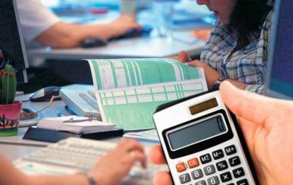 Πληρωμές με μετρητά μόνο μέχρι 100 ευρώ στις εφορίες