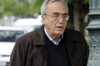 Ο Μπαλτάς θα ξεναγήσει 100 πρόσφυγες στην Ακρόπολη