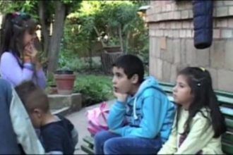 Η νέα ζωή των 12 προσφύγων που πήρε μαζί του ο Πάπας από τη Λέσβο- ΒΙΝΤΕΟ