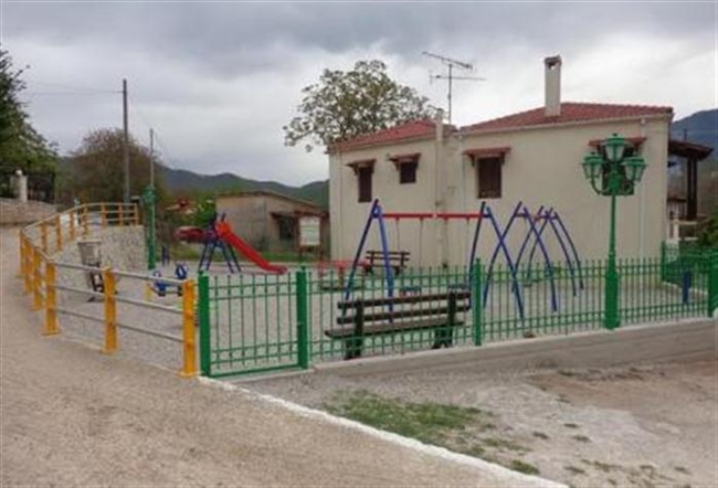 Νέα παιδική χαρά στο Μάνεσι Καλαβρύτων