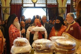 Πλήθος πιστών για το ιερό προσκύνημα στην Αγία Ειρήνη