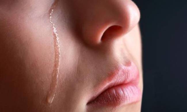 Πάτρα: Στον Εισαγγελέα η θεία "τέρας" - Η γειτονιά "μίλησε" για τις αρρωστημένες διαθέσεις της - Υπό την επίβλεψη της γιαγιάς της η 8χρονη