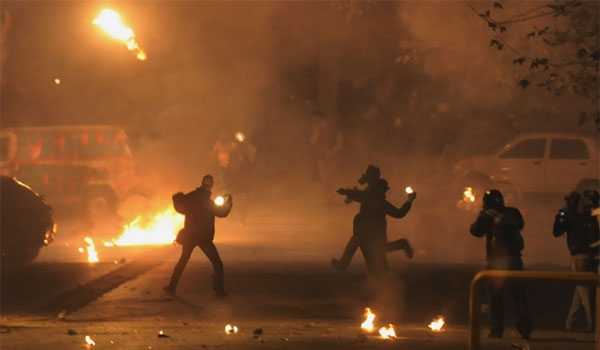 "Βροχή" μολότοφ στην Πατησίων