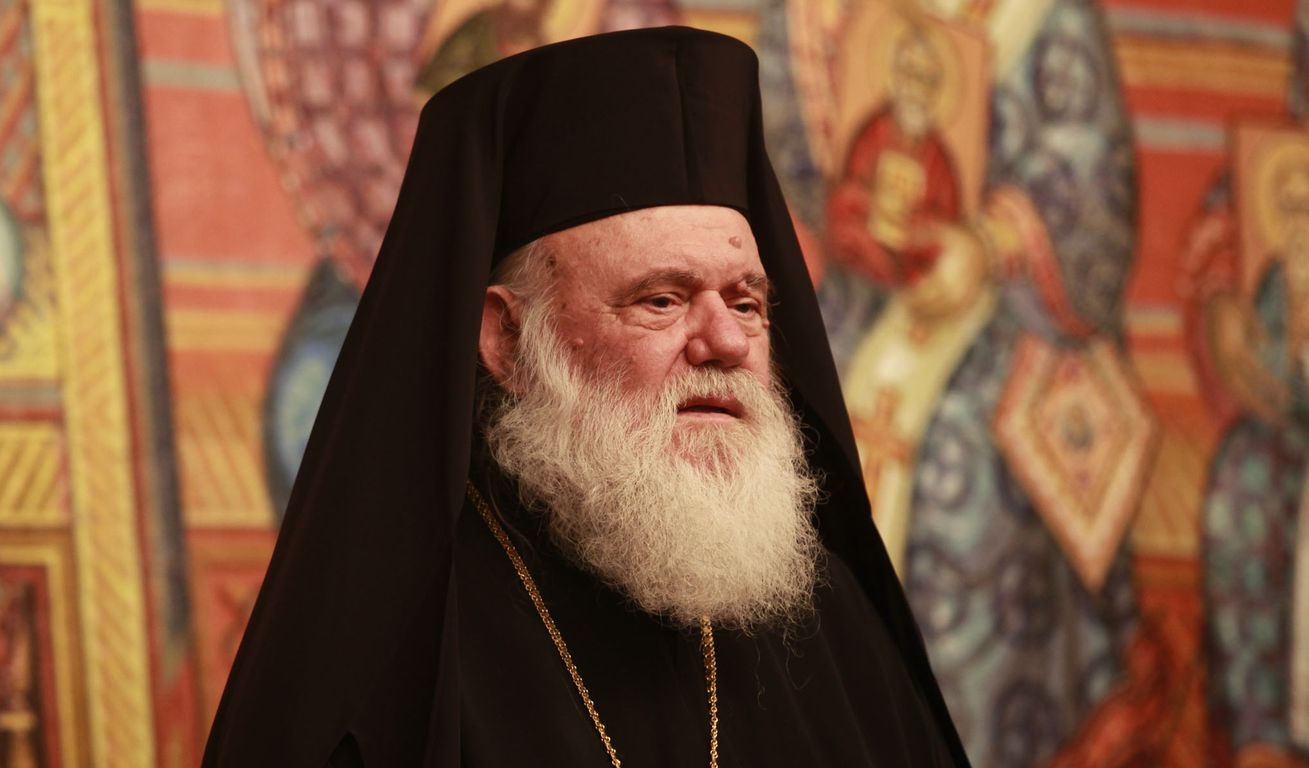 Ιερώνυμος: "Ο Αμβρόσιος ας πρόσεχε λίγο τα λόγια του - Μας κούρασε ο Φίλης" Ο Αρχιεπίσκοπος παίρνει θέση στην αντιπαράθεση μεταξύ υπουργού και Μητροπολίτη Αιγιαλείας