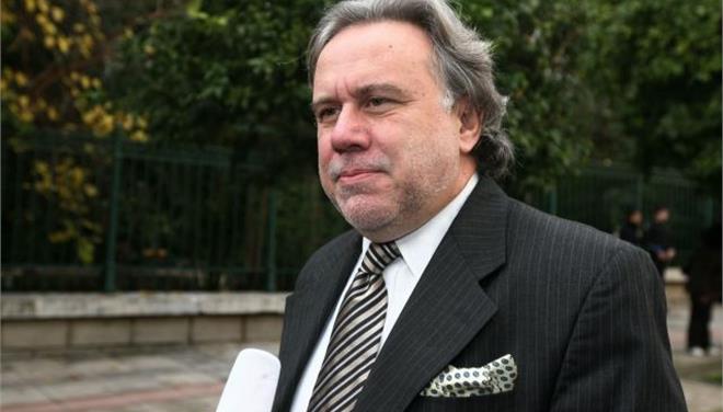 «Παράταση ζωής» στο αγγελιόσημο και τις συντάξεις ενστόλων δίνει ο Κατρούγκαλος