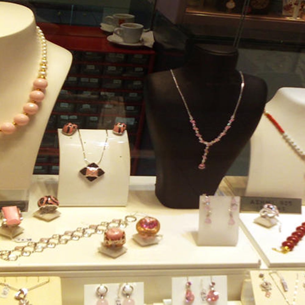 Πάτρα: "Τσέπωσαν" τα κοσμήματα και εξαφανίστηκαν