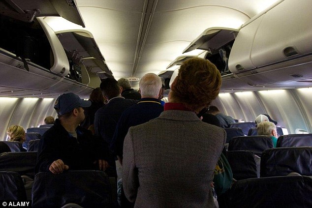 Επιβάτης αεροπλάνου θεωρήθηκε ύποπτος γιατί έλυνε εξισώσεις !