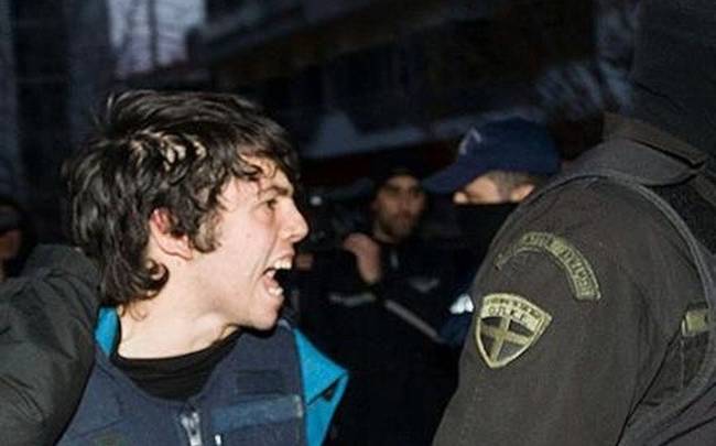 Ο Ρωμανός καλεί τους αναρχικούς σε «Μαύρο Μάη» μέσα από τη φυλακή