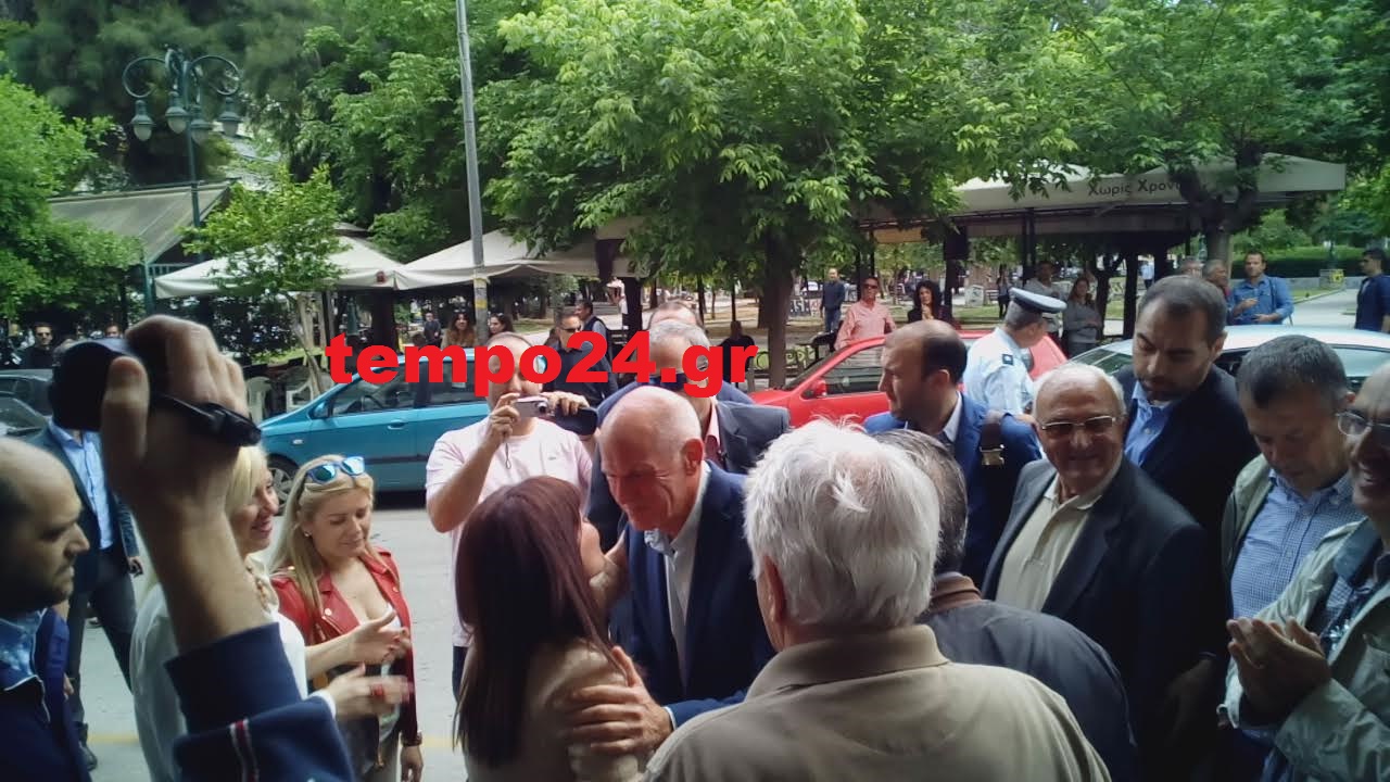 Πάτρα: Χειροκροτήματα, φιλιά και αγκαλιές για τον Γιώργο Παπανδρέου - ΔΕΙΤΕ ΒΙΝΤΕΟ και ΦΩΤΟΓΡΑΦΙΕΣ