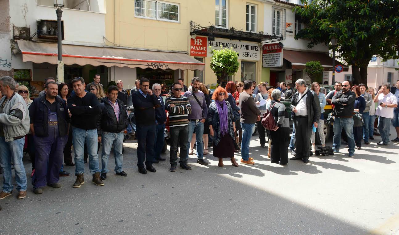 Πάτρα: Ο δήμαρχος έβαλε "λουκέτο" ... στο δημαρχείο! Μαζί με τους εργαζόμενους στην κατάληψη ο Κώστας Πελετίδης!