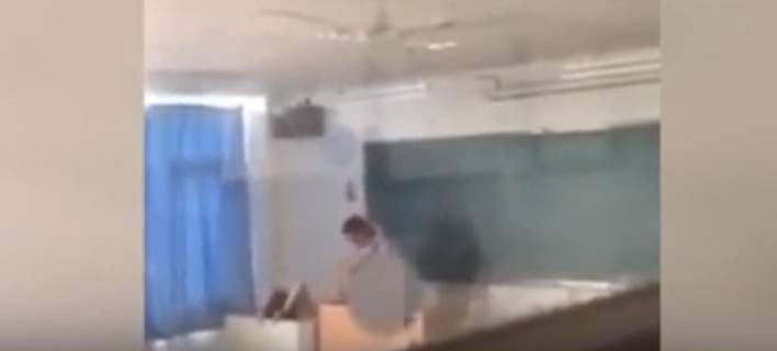 Καθηγητής κάνει σεξ με φοιτήτρια μέσα στο αμφιθέατρο - ΔΕΙΤΕ ΤΟ ΒΙΝΤΕΟ