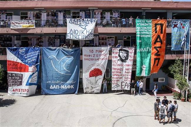 Πάτρα: "Έχασαν" τις τάξεις τους! Αυτή ήταν η εικόνα που αντίκρισαν οι μαθητές του Στρουμπείου τη μέρα των φοιτητικών εκλογών!