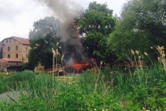 Κάηκε το σπιτάκι του Άη Βασίλη στο Μύλο των Ξωτικών