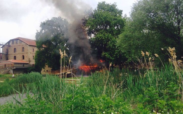 Κάηκε το σπιτάκι του Άη Βασίλη στο Μύλο των Ξωτικών