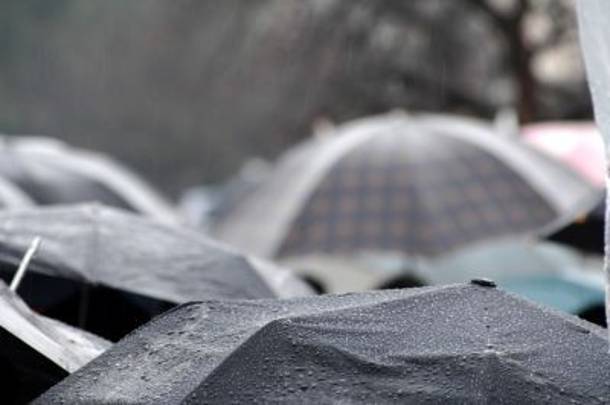 Αστατος ο καιρός σήμερα - Πτώση της θερμοκρασίας, βροχές και καταιγίδες
