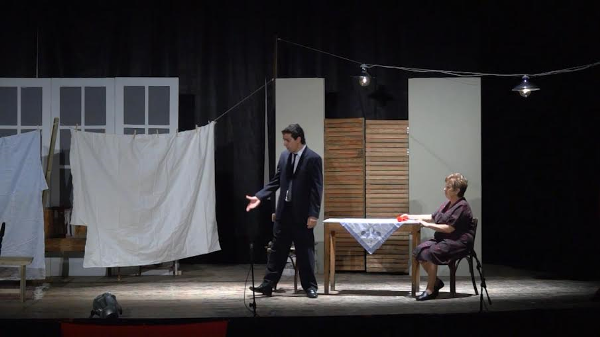 Πάτρα: Συνεχίζονται με επιτυχία οι παραστάσεις του έργου "Αλίμονο στους νέους"