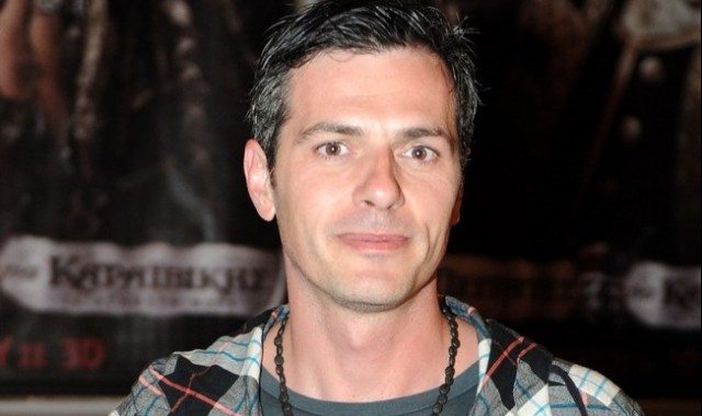 Ο Μάριος Αθανασίου ανοίγει κομμωτήριο !