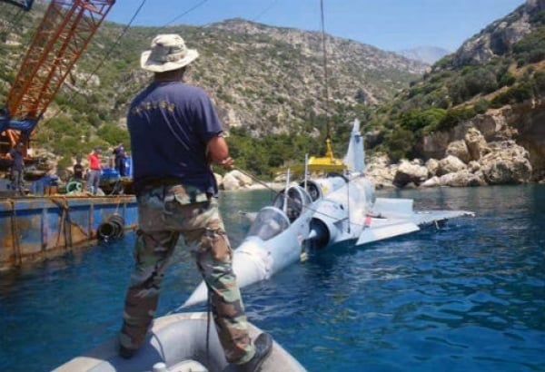 Προσθαλάσσωση και ανέλκυση ελληνικού Mirage 2000 - BINTEO