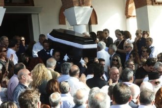 Το τελευταίο «αντίο» στον Γιώργο Παναγιωτακόπουλο - ΔΕΙΤΕ ΦΩΤΟΓΡΑΦΙΕΣ