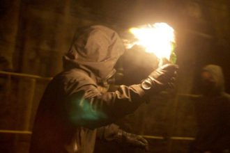 Πάτρα: Στον Ανακριτή τέσσερα χρόνια μετά για να απολογηθεί - Μόλις 14 ετών είχε πετάξει βόμβα μολότοφ έξω από σχολείο