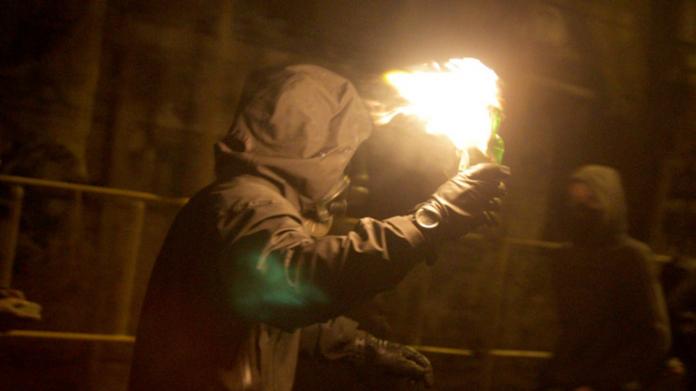 Πάτρα: Στον Ανακριτή τέσσερα χρόνια μετά για να απολογηθεί - Μόλις 14 ετών είχε πετάξει βόμβα μολότοφ έξω από σχολείο