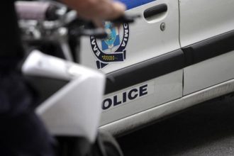 Εξαπατούσε ηλικιωμένες γυναίκες προσποιούμενη την εφοριακό ή την υπάλληλο του Ι.Κ.Α