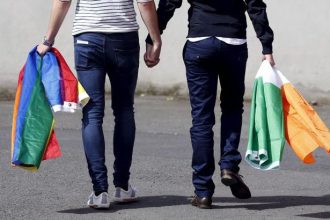 Ένας στους δέκα ενήλικους έχει σεξουαλική εμπειρία με άτομο του ίδιου φύλου