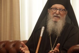 Αρχιεπίσκοπος Αμερικής: Κάνετε το καλοκαίρι διακοπές στην Ελλάδα