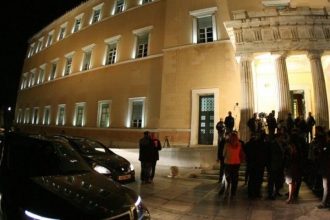 Συνολικά 60 υπάλληλοι υπηρετούσαν στο γκαράζ της Βουλής