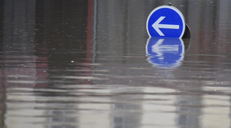 «Πνίγηκε» η Γαλλία - Τέσσερις νεκροί, 24 τραυματίες