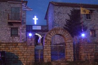 Παρολίγον τραγωδία - Επεσε ο πολυέλαιος την ώρα της Θείας Λειτουργίας!