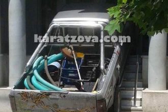 Εξοργισμένος αγρότης έριξε το αυτοκίνητό του πάνω σε τράπεζα