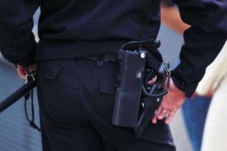 Σύλληψη Αστυνομικού για παράνομη οπλοκατοχή - Τον "έδωσε" η σύζυγος του!