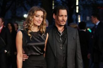 Ο βοηθός του Τζόνι Ντεπ κατηγορεί την Άμπερ Χέρντ για τα αποκαλυπτικά sms