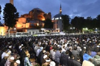 ΣΟΚ: Διαβάζεται το Κοράνι μέσα στην Αγιά Σοφιά - ΔΕΙΤΕ ΒΙΝΤΕΟ