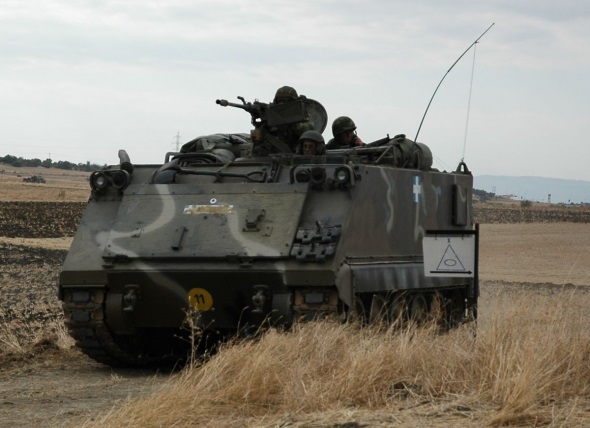 Ανατροπή τεθωρακισμένου στον Έβρο – Κινδύνευσε το πλήρωμα