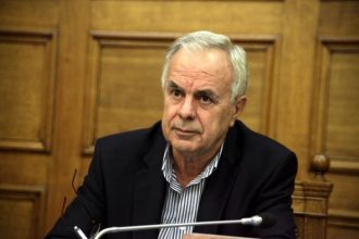 Την παραίτηση Αποστόλου για το θέμα της φέτας ζητούν οι κτηνοτρόφοι