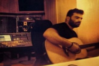Συγκινεί το ΒΙΝΤΕΟ του Παντελίδη όπου τραγουδά το νέο του τραγούδι