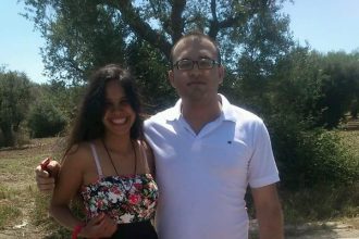 Στα φραουλοχώραφα της δυτικής Αχαΐας γεννιέται και ... αγάπη - «Το παιδί μας θα είναι Έλληνας Χριστιανός Οροθόδοξος»