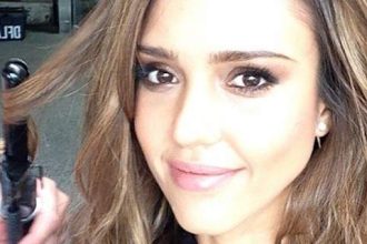 Τζέσικα Άλμπα: Πόζαρα σέξι για εξώφυλλα και ήταν άβολο - Ημουν ακόμη παρθένα