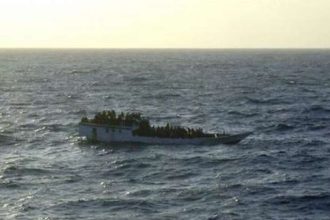 Λήξη συναγερμού για το σκάφος με τους 200 πρόσφυγες νότια της Κρήτης