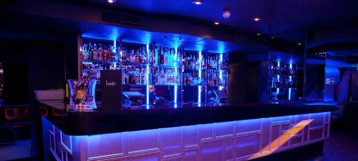 Απίστευτο: Πουλούσαν σε Γουίλιαμ - Κέιτ σαμπάνια των 9 λιρών για 400 λίρες!