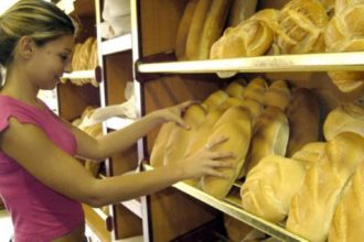 Οι αρτοποιοί δεν θα ανεβάσουν την τιμή στο ψωμί: Θα απορροφήσουμε την αύξηση του ΦΠΑ