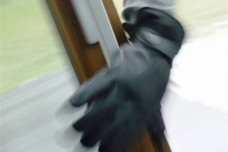 Πάτρα: Μπούκαραν σε εταιρεία γάλακτος αλλά....έφυγαν για να συλληφθούν!