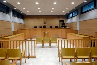 Τορπίλη στο Δημόσιο βάζουν οι δικηγόροι - Αποχή απ' όλες τις δίκες δημόσιου ενδιαφέροντος