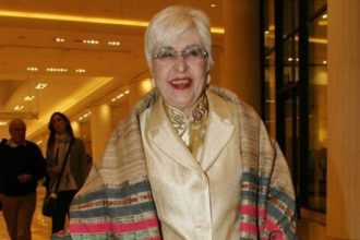 Έφη Παπαθεοδώρου: Έλεος με τους δήθεν μοντέρνους ξεβράκωτους στην Επίδαυρο