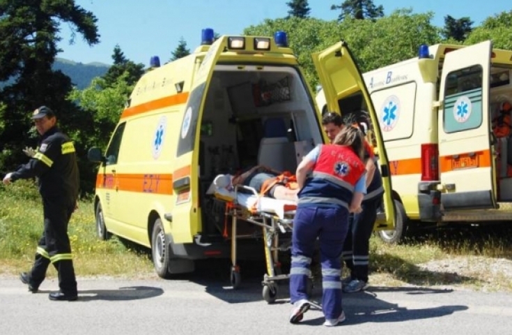 Λεωφορείο συγκρούστηκε με φορτηγό στην Πατρών - Κορίνθου * Τραυματίστηκε επιβάτης