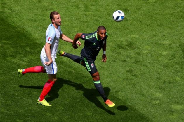 Στις καθυστερήσεις κέρδισε 2-1 η Αγγλία την Ουαλία