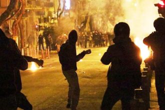 Επίθεση με μολότοφ κατά διμοιρίας των ΜΑΤ